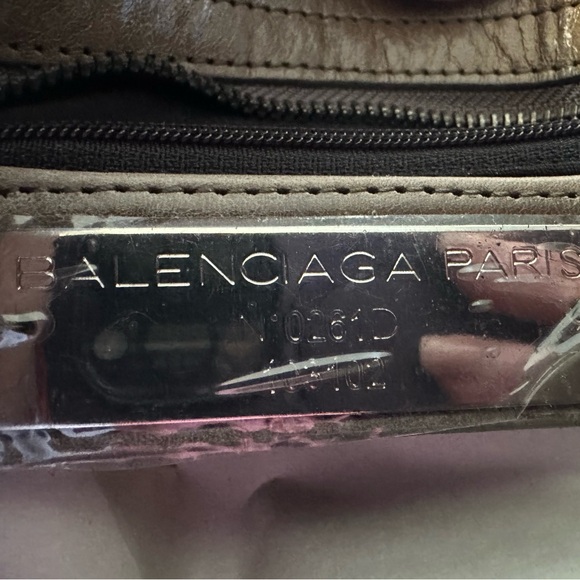 Balenciaga Women's Taupe Leather Bag - Picture 9 of 10